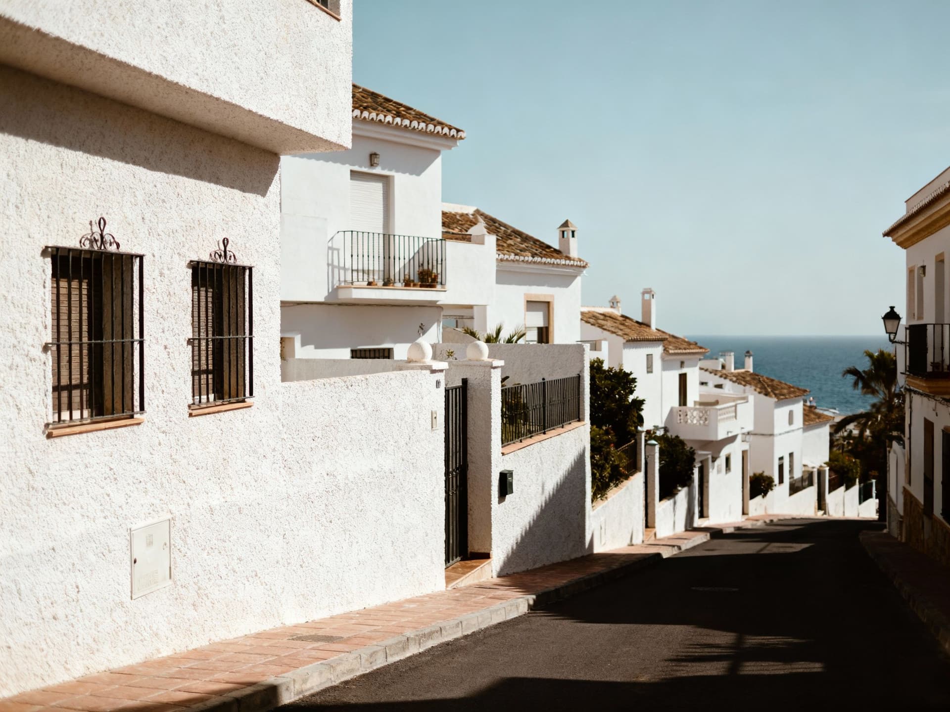 Content illustration 1 for La Cala Signals: How MAK-1 Shields Buyers from Local Risks